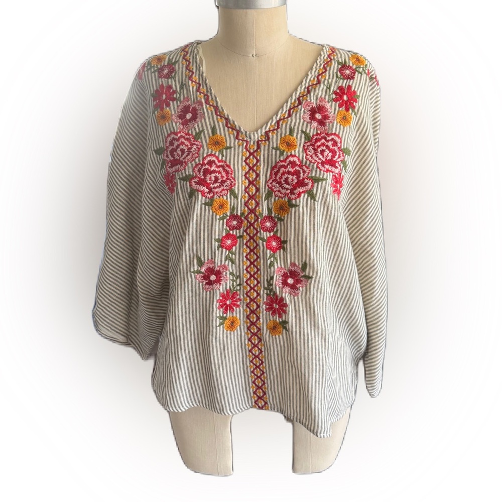 Savannah Jane Women’s Gray and White Striped Floral Embroidered Top. Size Small